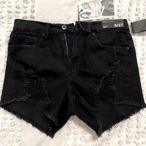 NWT High Rise Distressed Black Denim Shorts. Size 5/27